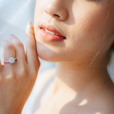HOW CAN I GET MY GIRLFRIEND'S | RING SIZE?                    